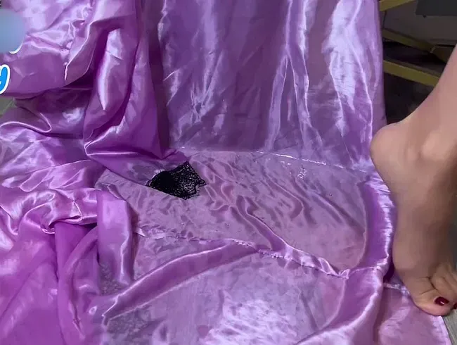 Den User Wunsch erfüllt und mein Satin Negligee vollgepisst