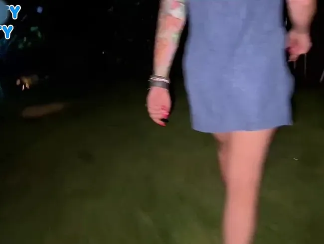 Die lauen Sommernächte bieten sich geradezu an um outdoor zu pissen.