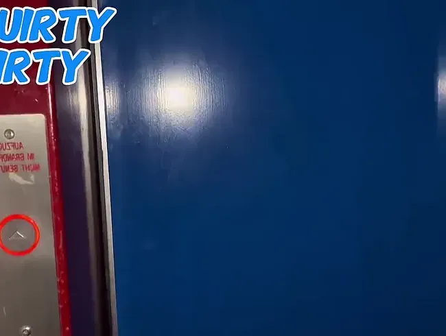 Ich habe mir im Aufzug in die Jeans gepisst und wäre fast erwischt worden