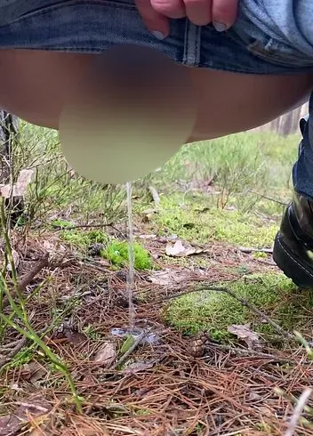 Geil Pissen in der Natur
