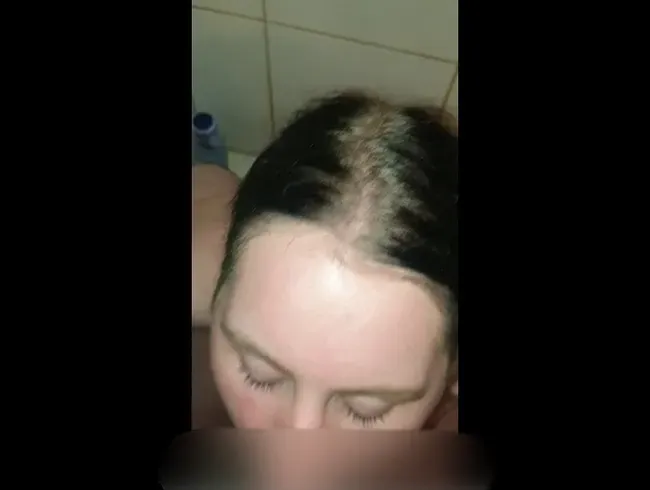 In den mund gepinkelt