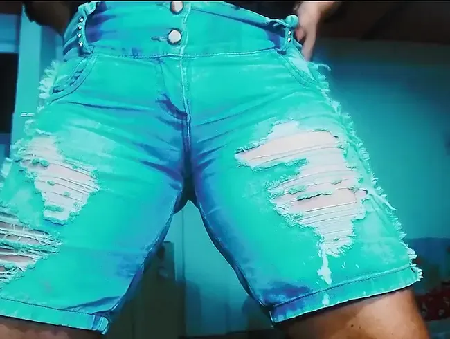 Mädchen pinkelt meine Shorts schmutzige Latina