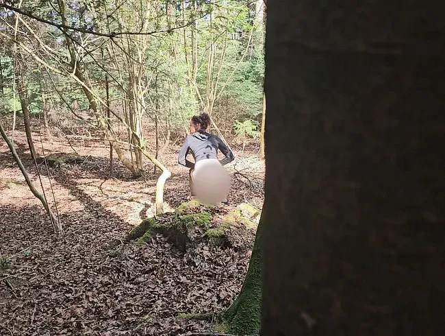 Spanner im Wald! Beim pissen erwischt und auf Video festgehalten!