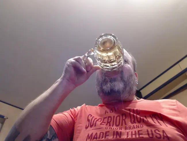 pissen pissen geil NS geil geil geil Sekt Sekt trinken