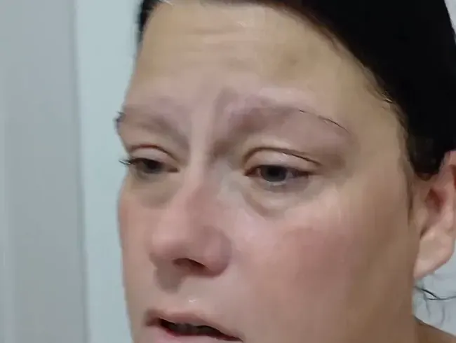 Ich habe mich eingenässt weil die Toilette besetz war! Peinliche Situation! Hab alles vollgepisst!