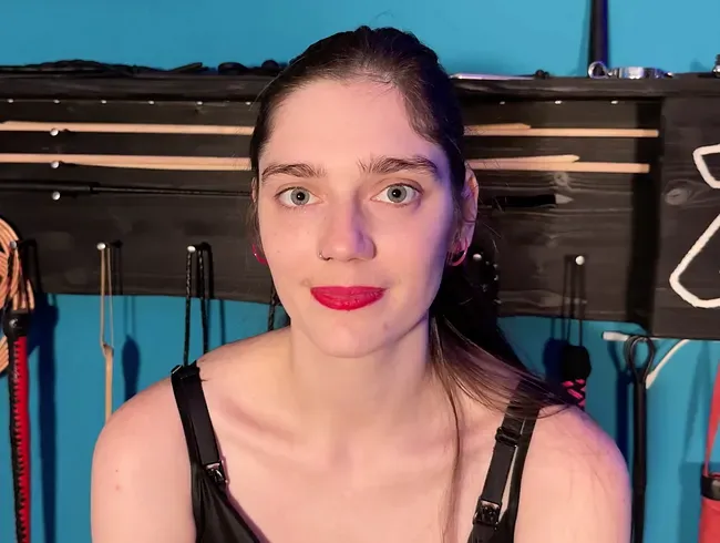 Toilettensklaven mit der Gerte bestraft