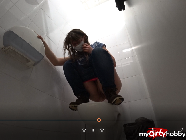 Versteckte Kamera in einer öffentlichen Toilette.