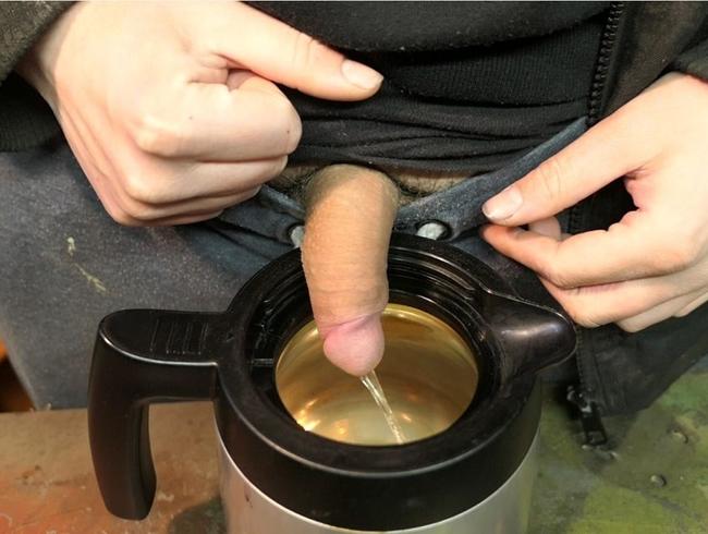 Ich pisse in meine Kaffeemaschine - Wie schmeckt so ein frisch  gebrühter Kaffee aus Natursekt ?