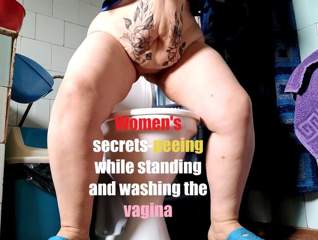 Frauengeheimnisse pinkeln beim Stehen und Waschen der Vagina