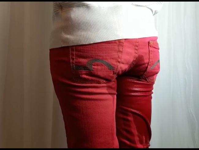Meine rote Jeans einpissen...